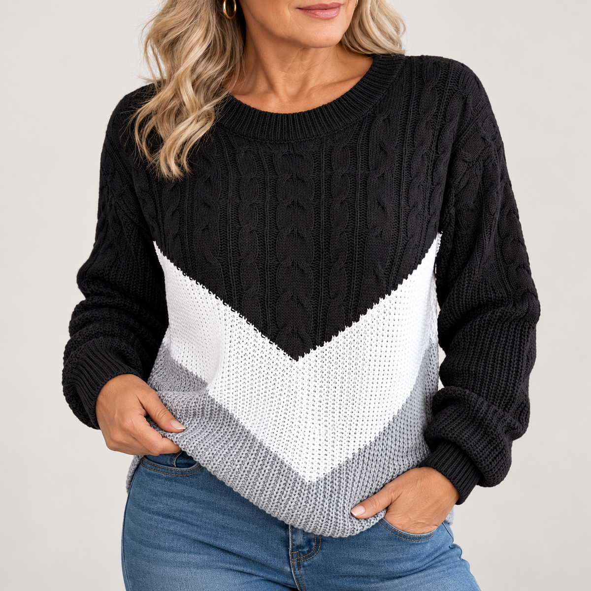 Women's Colour-Block Round-Neck Jumper – main product image