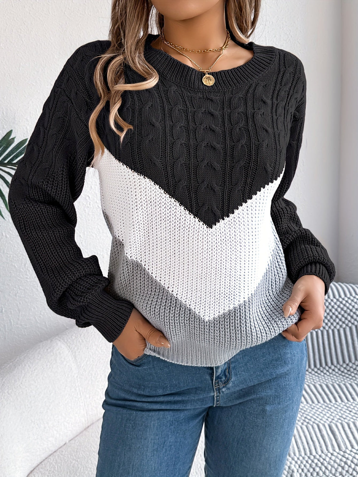 Women's Colour-Block Round-Neck Jumper