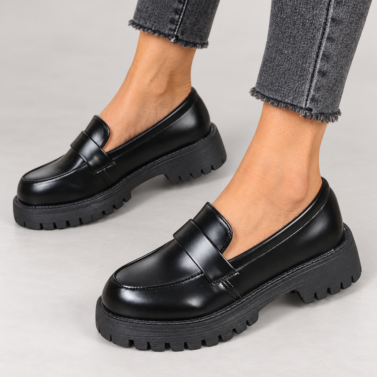 Women's Loafers - Slip-On Low-Heel Shoes